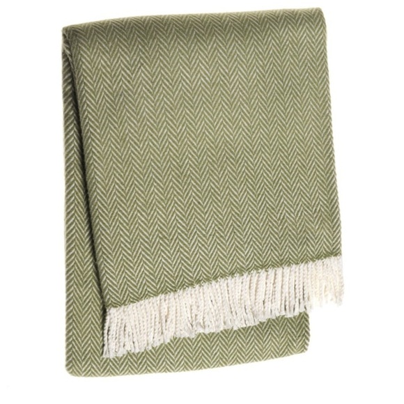 NWT A Soft Idea 355 Herringbone Plush Throw 55" x 70" Moss Green Cream Chevron - Picture 1 of 12